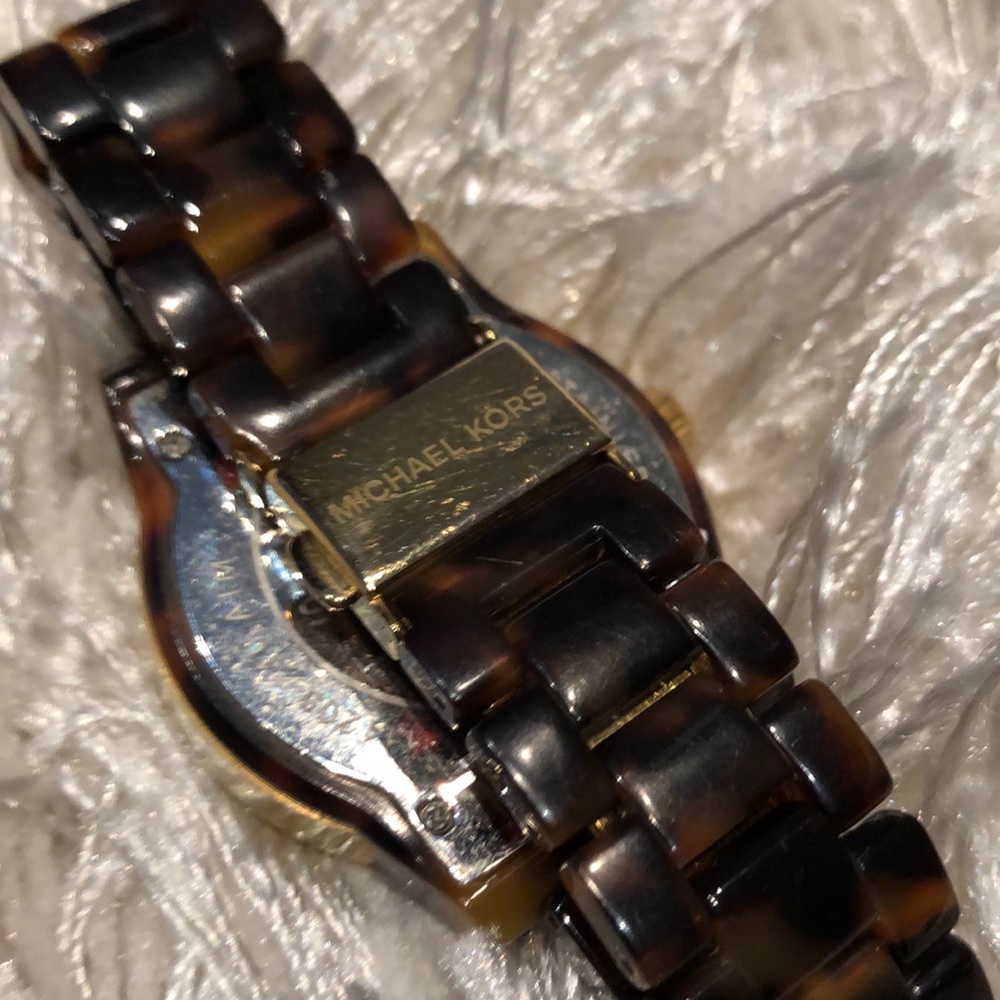 Michael Kors Tortoise Shell Watch - Picture 4 of 4